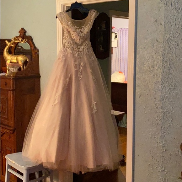 Prom dress - Picture 1 of 3